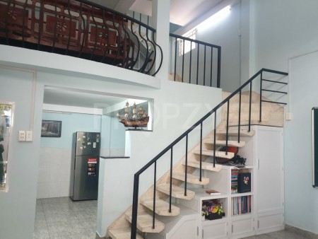 Cho thuê gấp nguyên căn rộng, hẻm thoáng, có nội thất, đường trần quang diệu quận 3