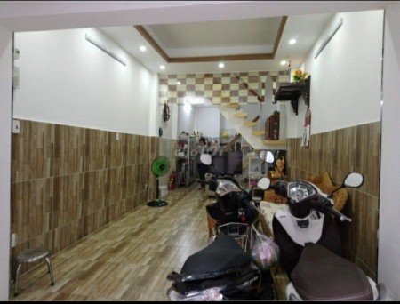 Cho thuê nhà giá rẻ ngắn hạn 6 tháng, 1 trệt 1 lầu, đường Cao Thắng, Q3