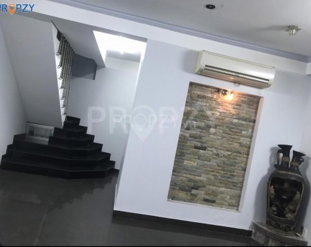 Cho thuê nhà rộng 6.5m, 3 lầu, full nội thất, vào ở ngay, Nguyễn Đình Chiểu, P4, Q3