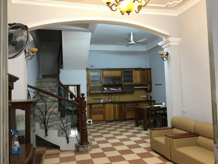 Cho thuê nhà nguyên căn ngõ 285 Đội Cấn khu dân trí cao sầm uất, môi trường yên tĩnh