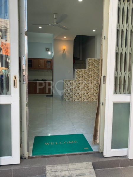 Cho thuê nhà nguyên căn đối diện chợ Nguyễn Đình Chiểu Phú Nhuận 11tr