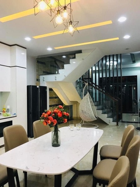 Cho thuê nhà riêng cực đẹp tại Thuỵ Khuê, DT 100m2 x 3T, 4PN, có sân nhỏ, 14tr/tháng, 100m2, ,