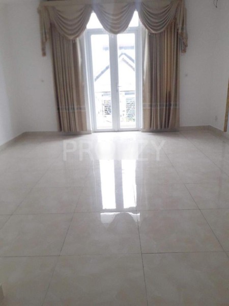 Nhà rộng thoáng hẻm mát mẻ cho thuê, Hoàng Hoa Thám, Phú Nhuận, 190m2, 4 phòng ngủ, 4 toilet