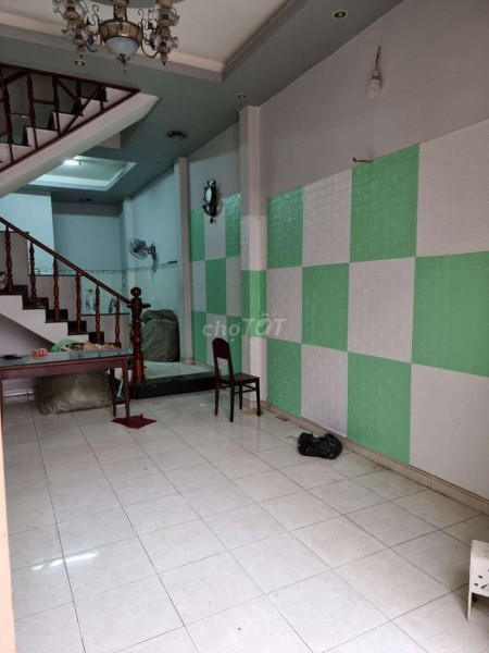 Nhà 1 trệt, 1 lầu đúc bê tông diện tích 60m2, giá cho thuê 5 triệu/tháng, khu an ninh