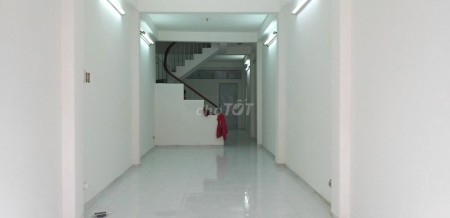 Cần cho thuê nhà rộng 54m2, 3 tầng đúc, giá 22 triệu/tháng, mt 66 Hồ Bá Kiện, Quận 10