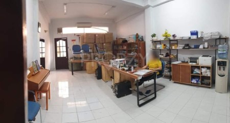 Nhà nguyên căn hẻm xe hơi 4 phòng ngủ 1 trệt 2 lầu sân thượng Trần Quốc Hoàn Tân Bình