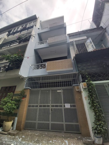 Nhà Tân Bình 300m2 - 3.5 lầu cho thuê lại với giá 20 triệu đồng mỗi tháng