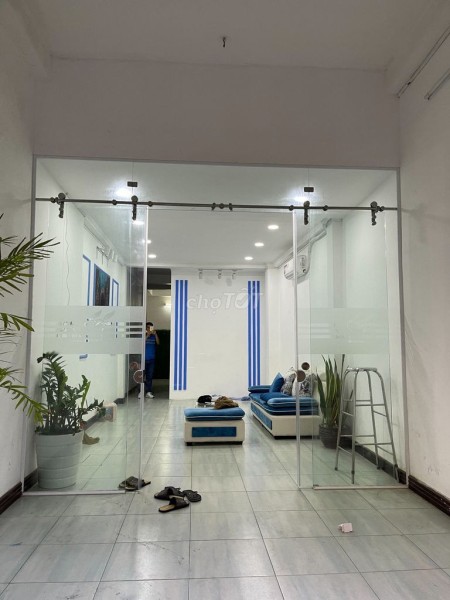 Cho thuê nhà MT Huỳnh Văn Bánh Phú Nhuận. trệt lửng 4 lầu