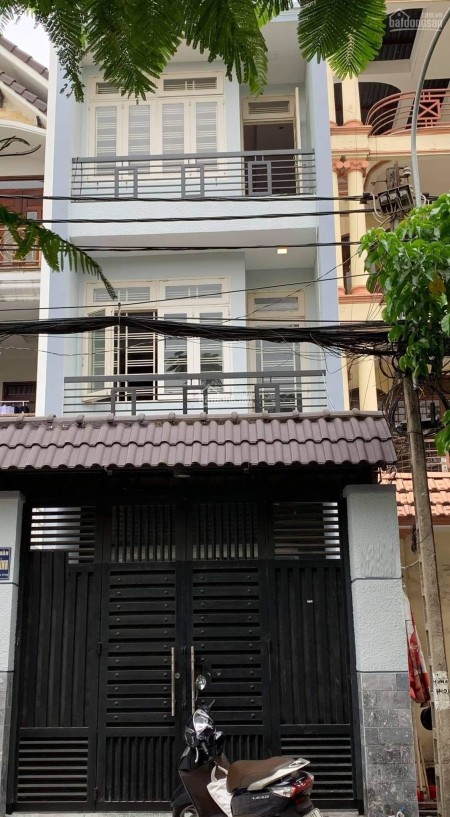 Nhà mặt tiền đường Hồng Hà, Phường 9, Phú Nhuận. 4x22m, 1 trệt 2 lầu, 20 triệu