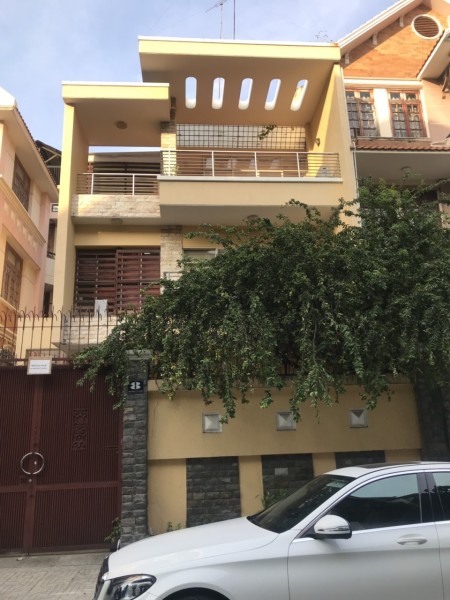 Biệt thự giá rẻ khu đường hoa Phan Xích Long giá 60 triệu/tháng, khu dân cư đông