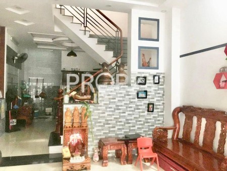 Trống nhà đường Tân Trụ, Quận Tân Bình cần cho thuê giá 10.5 triệu/tháng, dtsd 165m2