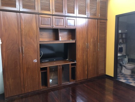 Cho thuê biệt thự Hoàng Hoa Thàm Bình, Diện tích 400m2, có sân vườn, để xe hơi.