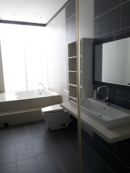 Nhà cho thuê mặt tiền Mai Thị Lựu, ĐaKao, Quận 1. ngang 6m nở hậu 9.5mx27m