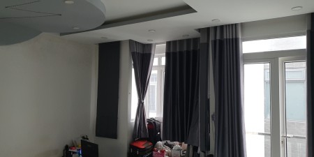 Cần cho thuê nhà đẹp mới nở hậu, 2 lầu, sân thượng, nội thất cơ bản, hẻm đường Chu Văn An