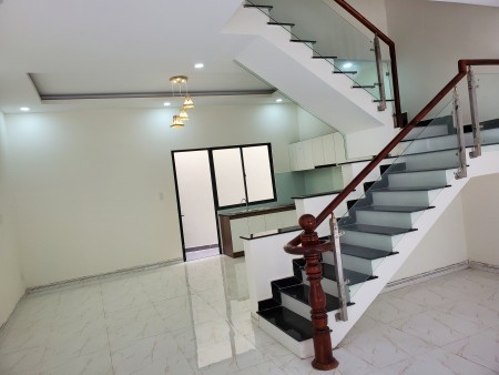 Em chính chủ cần cho thuê nhà nguyên căn đẹp sạch và rộng rãi mới xây xong đường rộng kdc sầm uất