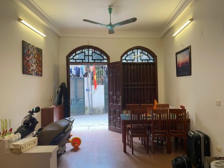 Cho thuê nhà nguyên căn đường Đại Đồng lối đi Vĩnh Hưng vào rất gần: Nhà 5 tầng, DT 35m2x5