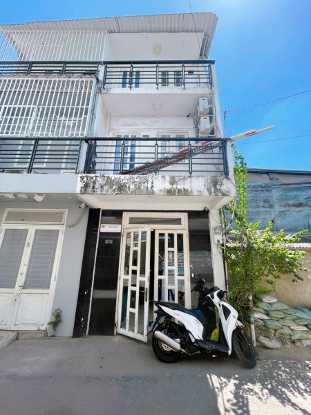 Nhà nguyên căn Bùi Đình Túy giá hạt dẻ 8,5 triệu có sẵn 3 máy lạnh 2Pn 3Wc