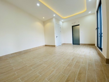 Nhà cho thuê MT đường Thép Mới P12 Tân Bình. trệt 2 lầu có sân để xe 6.5x22m nhà mới sửa sạch sẽ