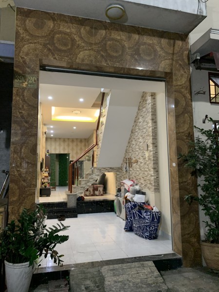 Nhà đẹp nguyên căn CMT8 Q3 2 lầu 4*16 cách mặt tiền 20m giá hạt dẻ 10tr