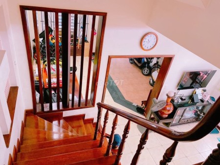 Cho thuê nhà MT đường Chấn Hưng, gần CMT8 - kế bên Công viên Lê Thị Riêng. trệt 3 lầu giá 22 triệu