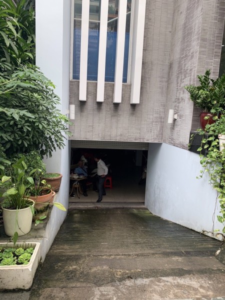 Cho thuê nguyên căn mặt tiền Nguyễn Trọng Tuyển diện tích 5,4x22 hầm 5 lầu