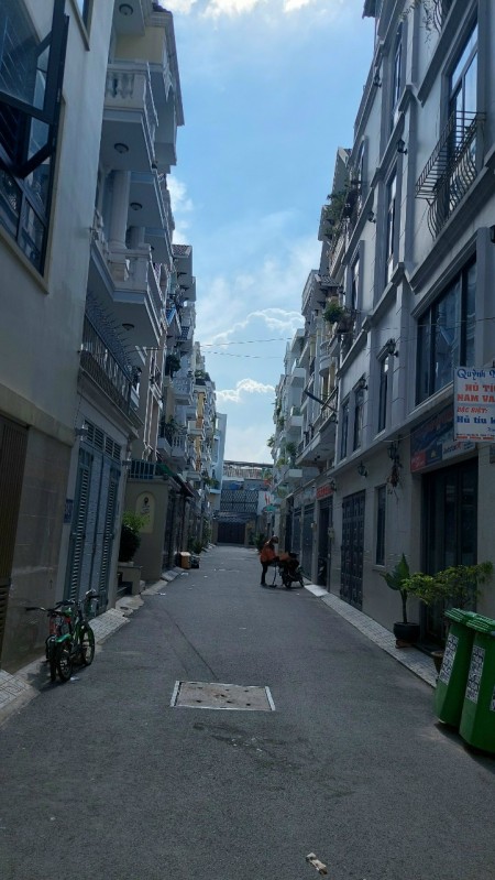 Nhà phố 8PN Lê Đức Thọ phường 17, xe 7 chỗ để trong nhà liên hệ 0865170631