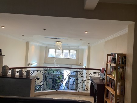 Cho thuê nhà nguyên căn có sân để xe hồ cá Koi P13, Bình Thạnh - 5x26m trệt lửng 2 lầu