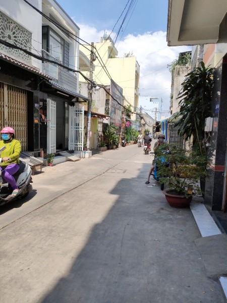 Cho thuê nhà nguyên căn vị trí kinh doanh buôn bán liên hệ 0915718879, tiện ích đủ