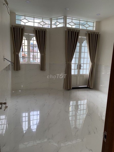 Hiện đang trống cần cho thuê nhà rộng 52m2, 2 tầng, đường Huỳnh Văn Nghệ, Tân Bình