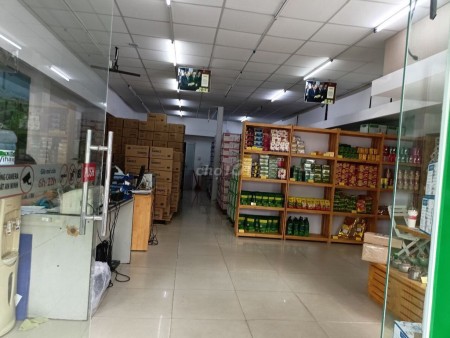 Hẻm bên hông rộng rãi, hàng xóm thân thiện, dân cư đông đúc- Mặt bằng mới cải tạo lại sạch đẹp