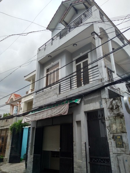 Cho thuê nhà nguyên căn giá tốt 1 trệt, 2 lầu có sân thượng, giá tốt, ban công rộng