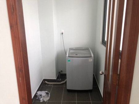 Cho thuê nhà nguyên căn quận 7 còn mới đúc 1 trệt, 3 lầu thoáng, khu dân cư