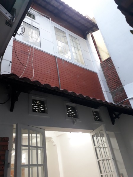 Nhà nguyên căn mới như hình 3PN lớn 4WC ra gần Lê Quang Định giá 11 triệu/tháng