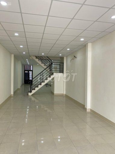 Mình cần cho thuê nhà rộng 80m2, 3 tầng đúc, giá 19 triệu/tháng, đường Bàu Cát, Tân Bình