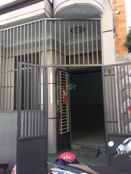 Chính chủ cho thuê nguyên căn 1 trệt, 1 lầu đúc, giá 7 triệu/tháng, đường CMT8, Tân Bình