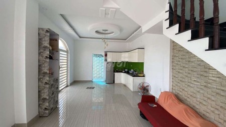 Cho thuê nhà ở Tân Bình, Nguyễn Cảnh Dị dtsd 330m2 siêu mát mẻ, giá rẻ, lhcc