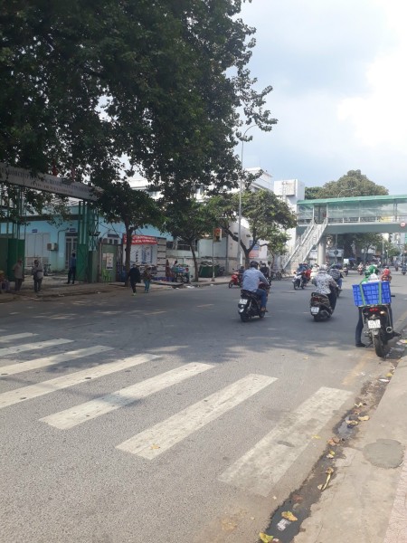 Cho thuê nhà vị trí đối diện bệnh viện Ung Bướu NGANG 9m phù hợp kinh doanh ăn uống, thuốc tây,...