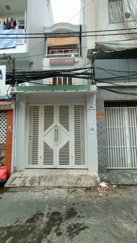 Cho thuê nguyên căn hẻm xe hơi, 2 lầu, 4pn, Trần Quang Diệu, Q3