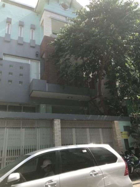 Cho thuê MT Hồ Biểu Chánh, Phú Nhuận, 3 lầu, 17x22m, hồ bơi. Bán 96 tỷ, cho thuê 180t/th