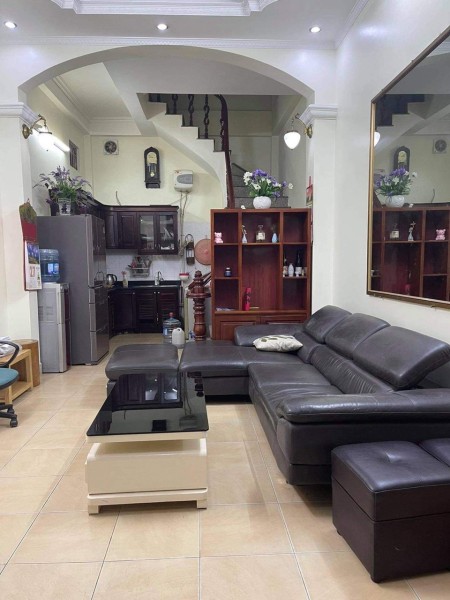 Cho thuê nhà nguyên căn mặt tiền Yên Hoà Quận Cầu Giấy, dtsd 40m2, 5 tầng thoáng, 3 pn