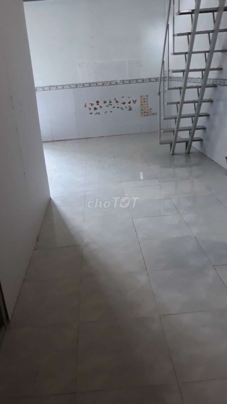 Cần cho thuê nhà rộng 90m2, 1 trệt, 1 lầu xã Đông Thạnh, Hóc Môn, giá 2.6 triệu/tháng