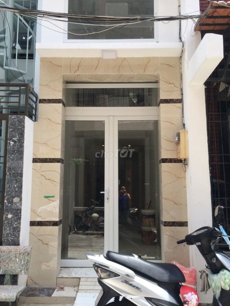 Nhà rộng 23m2, 5 tầng, cho thuê giá 12 triệu/tháng, thương lượng, Cách Mạng Tháng Tám, Quận 3