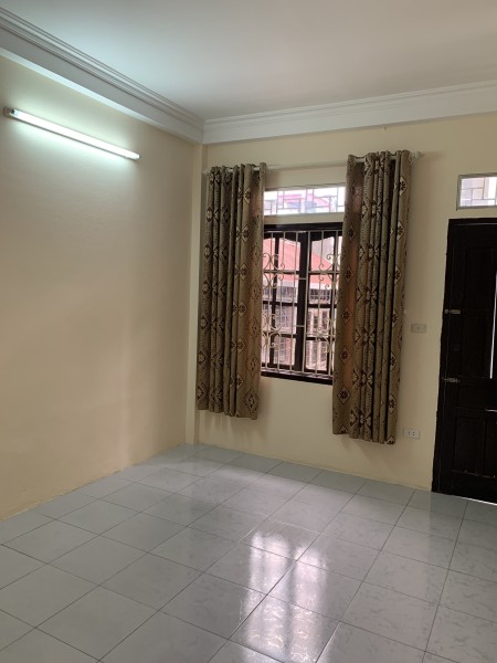 Cho thuê nhà tại đường Đê La Thành diện tích 40m2 5 tầng full nội thất, lh 0336861884