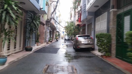 Nhà hẻm xe tải Phan Văn Trị Bình Thạnh DT 5x10 2 lầu 4PN giá tốt 16tr