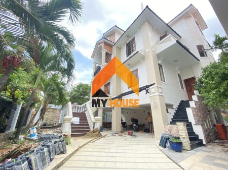 Cho thuê Villa làm văn phòng Thảo Điền diện tích 400m2, đúc 3 tầng thoáng, lhcc