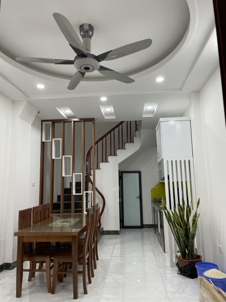 Cho thuê nhà nguyên căn đúc 5 tầng, full nội thất, còn mơi, chưa sử dụng đến