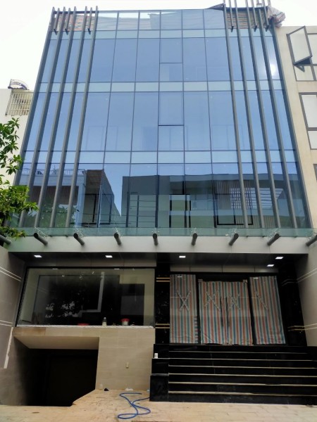 Toà nhà mặt tiền Vũ Tông Phan gần 700m2 - giá 110 triệu/tháng