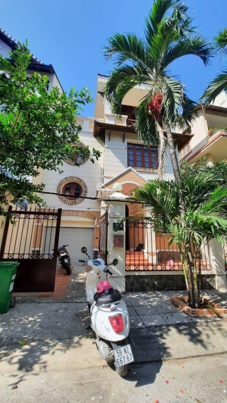 Biệt thự gần Cầu Sài Gòn giá 35 triệu/tháng thương lượng, lh 0901396167