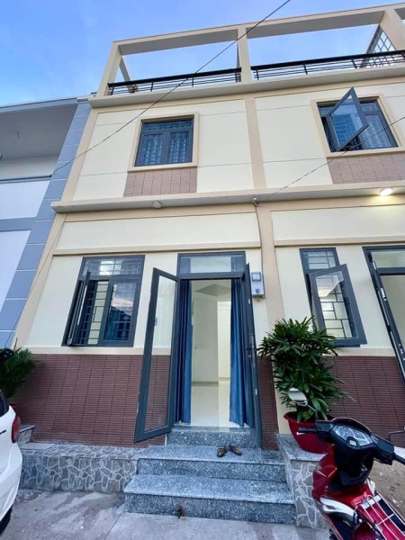 Nhà nguyên căn Ung Văn Khiêm Bình Thạnh vừa xây xong rất đẹp, rộng rãi và sạch sẽ 3PN 4WC