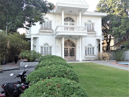 Cho thuê căn biệt thự sân vườn 20x25m - Mặt Tiền Kinh Doanh